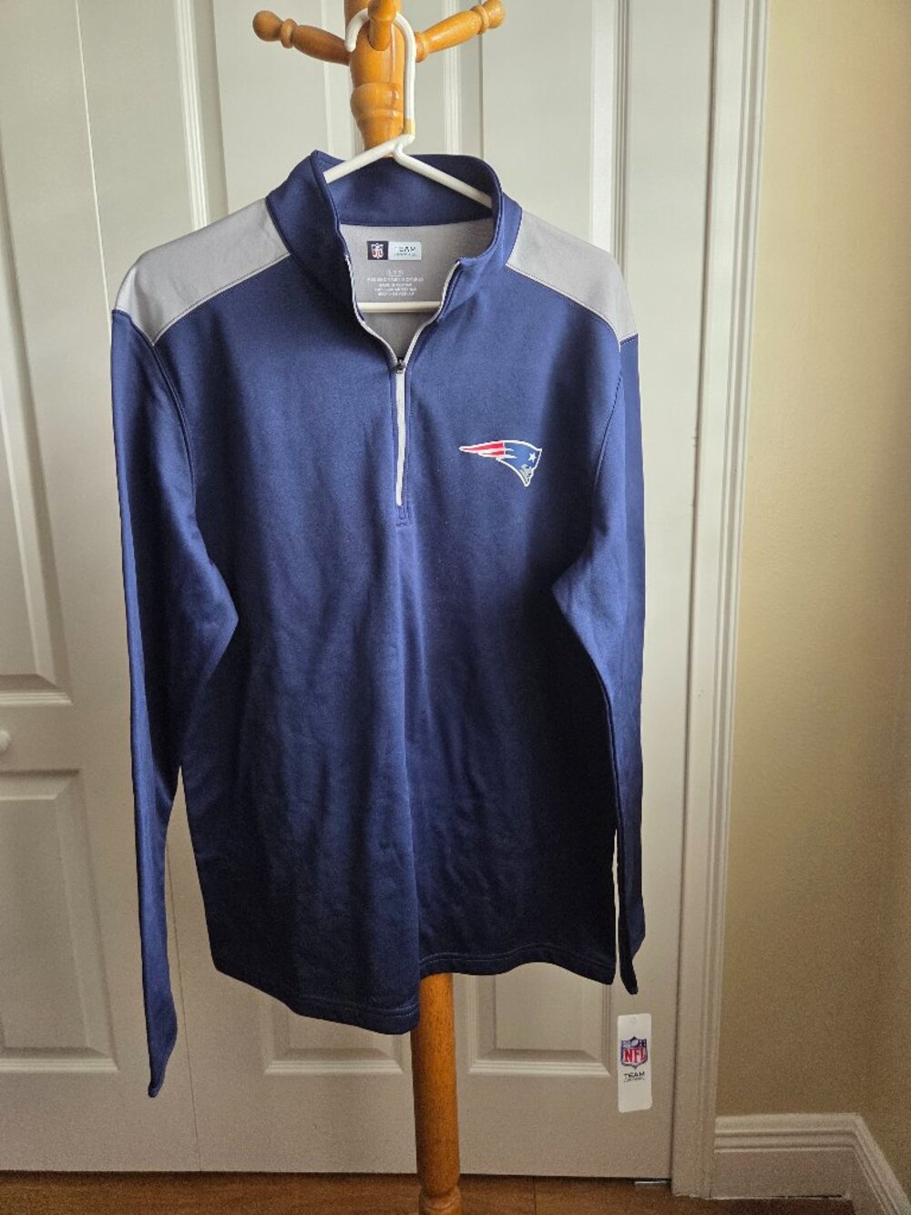 NFL Patriots Team Apparel Navy Blue quarter zip pullover Men's size L